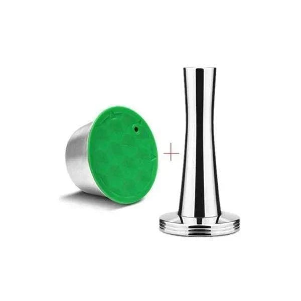 Capsule réutilisable Dolce Gusto avec tamper en acier pour tasser le café.